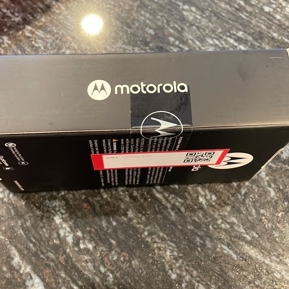 Moto E - Motorola smartphone. Brand new. Box still sealed by manufacturer. - Picture 2 of 3